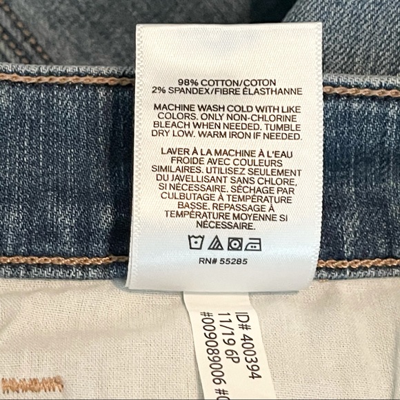 Express Super High Rise Mom Jeans - Picture 6 of 7